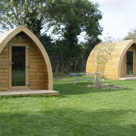 Wolds Glamping 3*