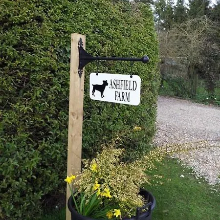 Wolds Glamping Campsite 3*