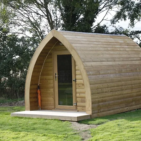 אתר קמפינג Wolds Glamping 3*